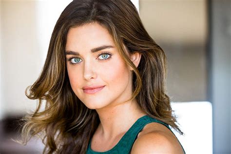 Ashley Newbrough: Bio, Height, Weight, Age,。